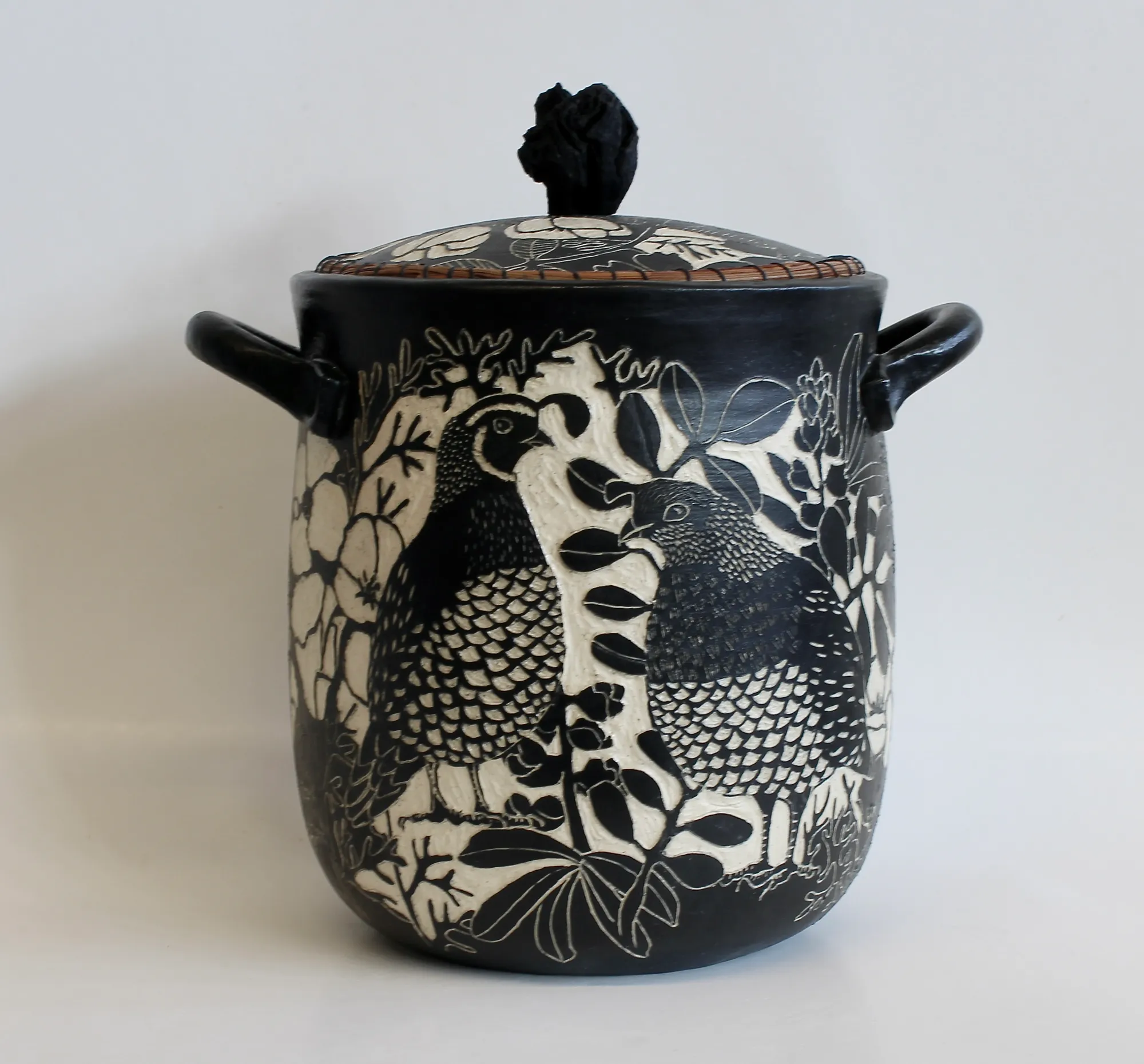 Quail Pot with Lid by Carolyn Blazeck